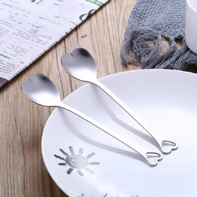 Productafbeelding van 2 stuks koffielepel, theelepel, mokkalepel, dessertlepel, roestvrij staal, hartvorm, kleur: zilver, thema: liefde