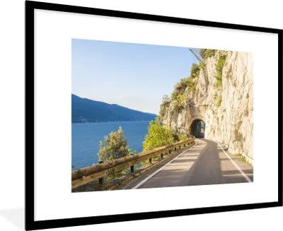 Produktbild von MuchoWow® Gerahmtes Poster Gardasee - Tunnel - Straße 90x60 cm - Poster mit Schwarzem Bilderrahmen Wandposter Rahmen Foto Bilder - Wanddekoration - Fotos