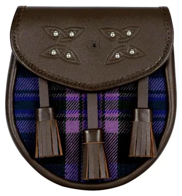 Produktbild von Pride of Scotland Sporran mit Schottenkaro, braunes Leder mit keltischem Design, lila und blau kariert
