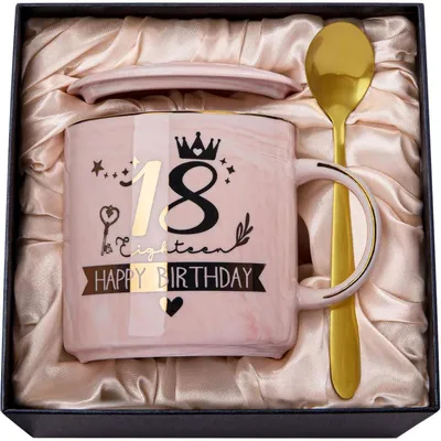 Productafbeelding van Koffiemok van 14 ons met goudkleurige details, roze, inclusief deksel, lepel en cadeauverpakking