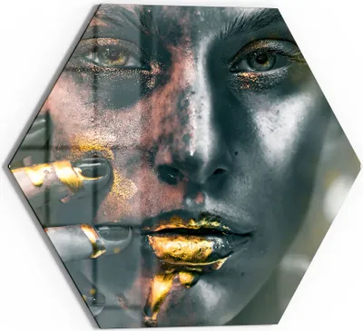 Produktbild von DEQORI Glasbild Echtglas 55x48 cm 'Frau mit Gold im Gesicht' Wandbild Bild modern Deko