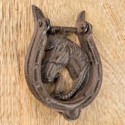 Obrázek produktu pro HOMESCAPES Klepadlo na dveře Horse Horseshoe hnědé 558g