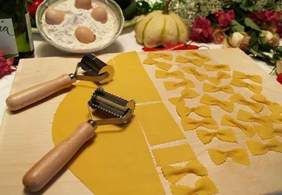 Produktbild von Farfallerädchen mit Echtholzgriff