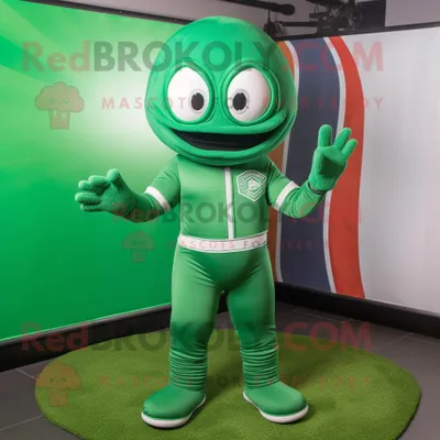 Produktbild von Maskottchen REDBROKOLY Kostümfigur mit grünem American-Football-Helm bekleidet mit Yogahosen und Mützen