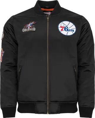 Produktbild von M&N Satin Bomber Jacke - PATCHES Philadelphia 76ers - M