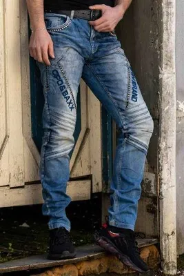 Immagine prodotto di Jeans da uomo modello straight fit, con un taglio casual ispirato allo stile biker, codice prodotto CD590