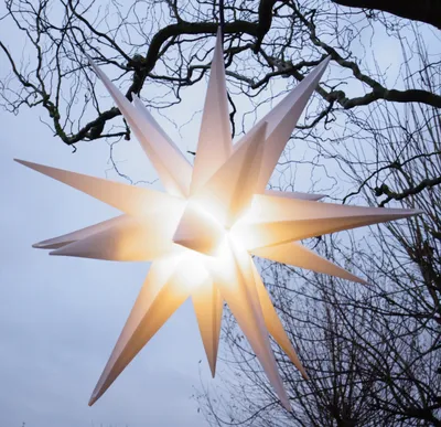 Produktbild von 3D Außenstern Kaspar, Ø 55 cm, Weihnachtsstern, Faltstern mit 18 Spitzen, 4 m Außenleitung, LED Leuchtmittel - Ø 55 cm 230V E14 Weiß, Kunststoff, Weihnachtsstern, Adventsstern