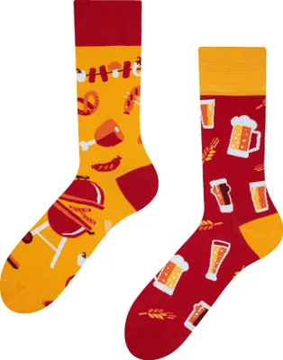 Produktbild von DEDOLES Baumwollsocken mit fröhlichem Motiv für Männer und Frauen, viele Muster, Farben und Größen. Kennt man aus TV-Werbung, Motiv: Crazy - regular - Bier und Barbecue - 35-38