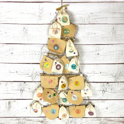 Produktbild von Oblique Unique DIY Adventskalender Set - 12 Kraftpapier Tüten + 12 Baumwollsäckchen + 24 Zahlen Sticker uvm. für Weihnachten Advent Deko