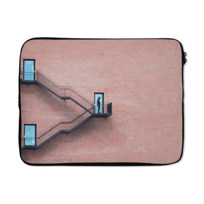 Produktbild von MuchoWow® Laptop Hülle 17 Zoll Laptoptasche Tür - Wand - Treppe - Architektur - Zipper - Schutzabdeckung