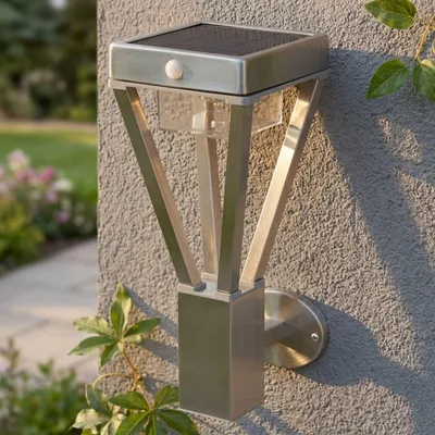 Produktbild von Ledvance LED Außenleuchte Endura Style Solar Silber IP44 6W 550lm warmweiß 3000K Bewegungs- & Tageslichtsensor