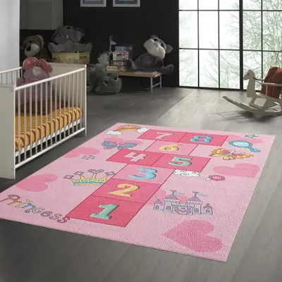 Zdjęcie produktu dla Dywanik do skakania „Księżniczki” z różowymi sercami – wymiary: 120 x 160 cm