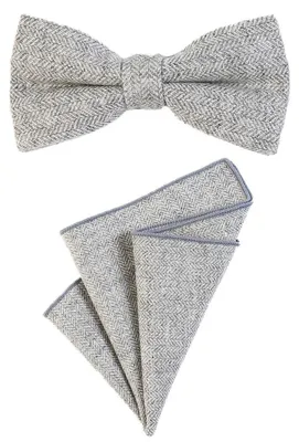Produktbild von DonDon Herren Fliege 12 x 6 cm mit farblich passendem Einstecktuch 23 x 23 cm beides aus Baumwolle im Tweed Look hellgrau kariert