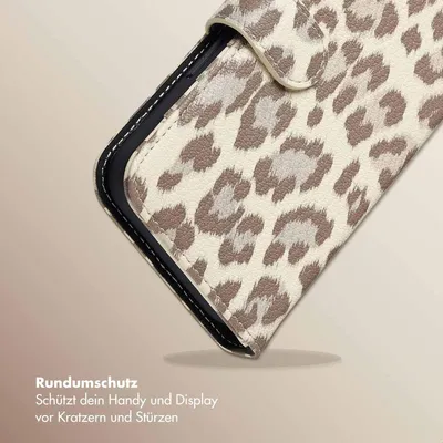 Produktbild von Selencia Sabi Klapphülle mit Leopardenmuster iPhone 14 / 13 - Soft Ivory