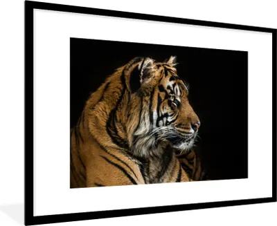 Produktbild von MuchoWow® Gerahmtes Poster Tiger - Tierkopf - Schwarz 90x60 cm - Poster mit Schwarzem Bilderrahmen Wandposter Rahmen Foto Bilder - Wanddekoration - Fotos