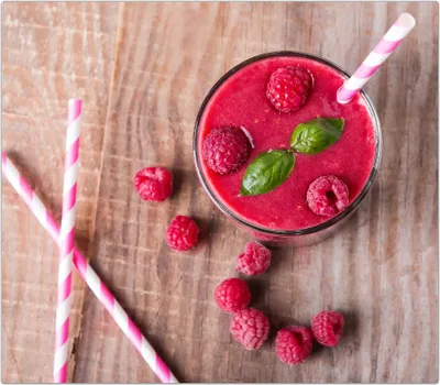 Produktbild von Spritzschutz Herdabdeckplatte Schneidebrett aus Glas Himbeersmoothie in Glas 1-Teilig (60x52cm)
