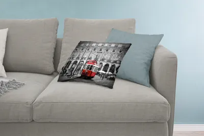 Produktbild von MuchoWow® Zierkissen Sofakissen Wohnzimmer Dekokissen 60x40 cm Schwarz-Weiß-Foto mit einer roten Straßenbahn - Kopfkissen - Polster mit Foto