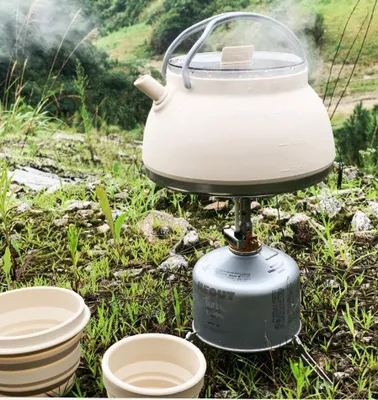 Produktbild von 1,5 L faltbarer Silikon-Wasserkocher mit Edelstahlboden, zusammenklappbarer Wasserkocher für Wanderungen und Rucksacktouren, khaki