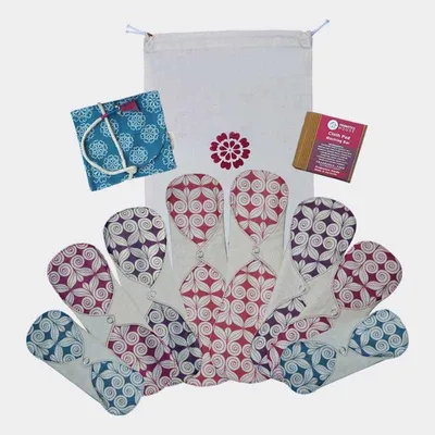 Produktbild von Eco Femme First Period Kit –Waschbares Damenbinden Starterset – 8 Binden + Naturseife – Natural Organic Range – naturweiß Oberteil - nachhaltig & GOTS