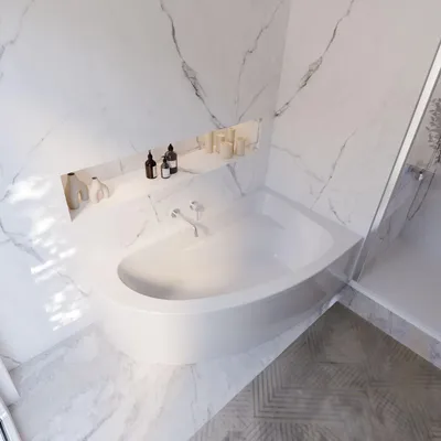Bild einer abgerundeten, weißen Badewanne in hellem Badezimmer mit einer Ansicht von oben.