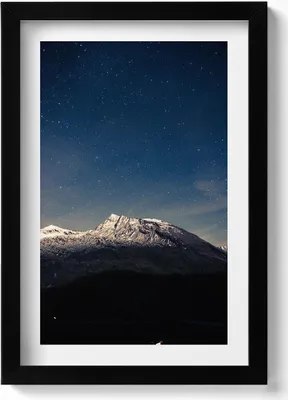 Produktbild von Berglandschaft vor Sternenhimmel– Wandbild mit Rahmen – Gerahmtes Bild  – Wanddekoration – 20x30 cm – Schwarz