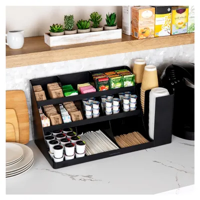 Produktbild von Kaffeetassen- und Snack-Organizer mit 14 Fächern und 3 Ebenen, 24" L x 11,5" B x 12,5" H, Kunststoff, Schwarz