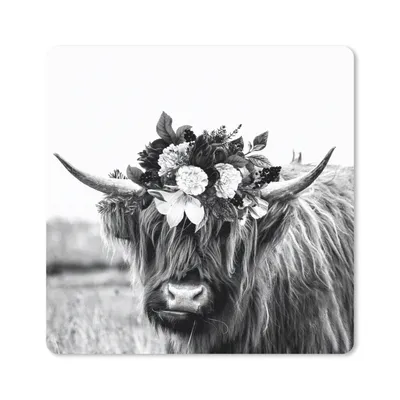 Produktbild von MuchoWow® Mauspad Mousepad Schottischer Highlander - Blumen - Schwarz - Weiß 20x20 cm - Mousepads - Maus Mat - Pad - Mausunterlage - Desk Mat - Bureauartikeln