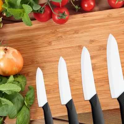 Produktbild von Keramisches Messerset, 4-teiliges keramisches Küchenmesserset mit 1 Sparschäler, Antihaftbeschichtung, scharf, Kochmesser, keramisches Messerset zum Schneiden von Gemüse und Fleisch (weiß)