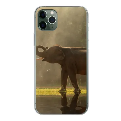 Produktbild von MuchoWow® Handyhülle Schutzhülle Hülle für iPhone 11 Pro Max Elefant - Wasser - Tiere - Natur Silikon Softcase Handy Hülle - Schutz