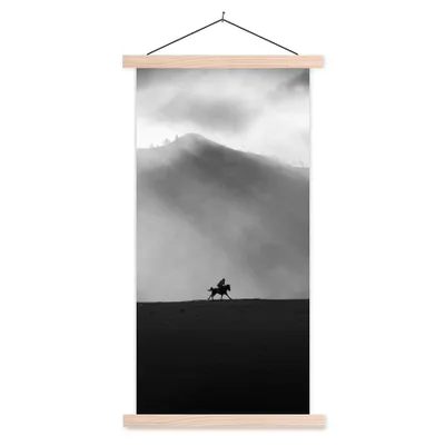 Produktbild von MuchoWow® Textilposter Pferd - Licht - Berg 60x120 cm mit holzfarbenen Rahmen - Holz