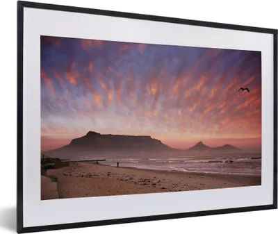 Produktbild von MuchoWow® MuchoWow® Gerahmtes Poster Bunter Himmel über dem Tafelberg in Südafrika 60x40 cm - Poster mit zchwarzem Bilderrahmen - Schlafzimmer - Plakat in Rahmen - Drucken