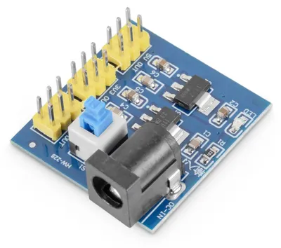 Produktbild von Spannungswandler Modul 6-12V -> 3,3V / 5V / 800mA mit Pins, Hohlsteckerbuchse und Schalter