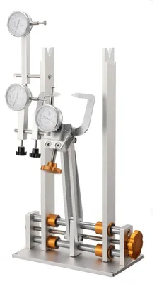 Immagine prodotto di Supporto per centraggio ruote da bicicletta - Supporto con comparatore - Per attacchi rapidi e perni passanti - Per MTB e bici da corsa - Centraggio e allineamento dei cerchi