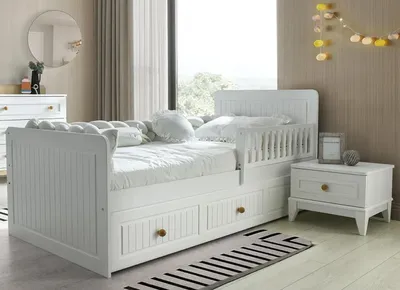 Immagine prodotto di Letto e comodino - una combinazione elegante e pratica per la camera dei bambini
