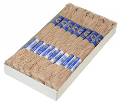 24 Docken Stickgarn graubeige