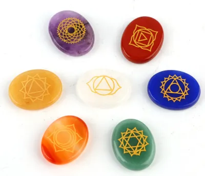 Immagine prodotto di Set di pietre Chakra, 7 pezzi di pietre curative da incidere sulla mano, per meditazione, Reiki e lavoro energetico, con sacchetto di cotone
