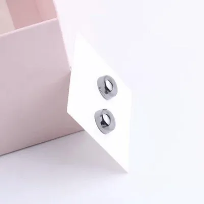 Immagine prodotto di Magneti per foulard – Magneti per hijab – Magneti per copricapo – Colore nero – Magneti per sciarpe – Coppia di magneti per sciarpe – Per fissare il copricapo – Accessori per hijab – 2 paia – Larghezza: 1 cm – Universali – CHPN