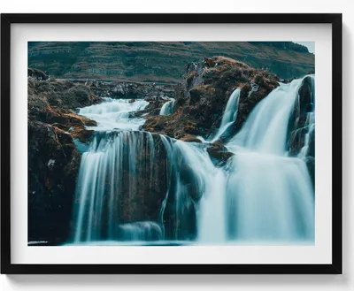 Produktbild von Foto eines Bergwasserfalls– Wandbild mit Rahmen – Gerahmtes Bild  – Wanddekoration – 80x60 cm –  Schwarz Rahmen