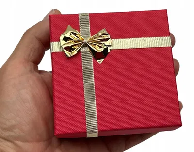 Image de Boîte Cadeau Universelle Rouge Élégante avec Nœud