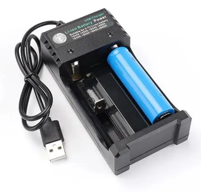 Produktbild von 18650 Li-Ionen-Akkuladegerät mit 2, Ladeschächten für 4,2-V-Lithium-Akkus