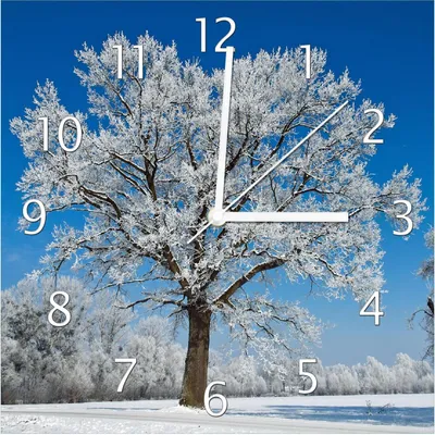 Produktbild von Wallario Design Wanduhr Schneebedeckter Baum mit blauen Himmel aus Echtglas, Größe 30 x 30 cm