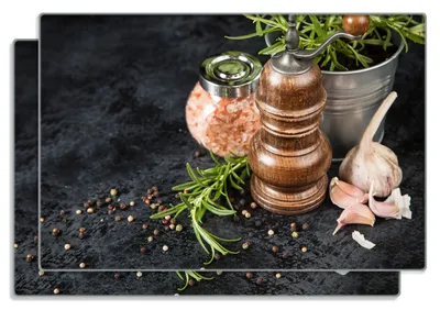 Produktbild von Wallario Frühstücksbrettchen 2er Set aus Glas, je 20 x 30 cm, mit rutschfesten Füßen, Motiv Salz und Pfeffer mit Knoblauch und Rosmarin