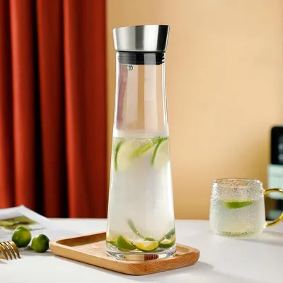 Produktbild von Wasserkaraffe - Wasser Karaffe 2 Stück - Glaskaraffe mit Deckel aus Edelstahl - Glaskanne für Saft, Eistee, warmes und kaltes Wasser - selbstgemachte Getränke