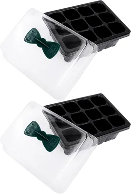 Productafbeelding van 2 zwarte, ademende zaaibakken van kunststof met deksel en 12 openingen voor planten en zaden, met een transparante afdekking en ventilatieopeningen
