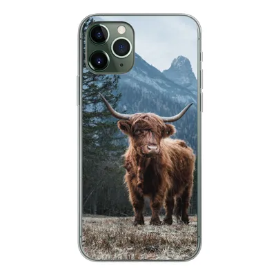 Produktbild von MuchoWow® Handyhülle Schutzhülle Hülle für iPhone 11 Pro Schottische Highlander - Berg - Landschaft - Bäume - Kuh - Natur Silikon Softcase Handy Hülle - Handy
