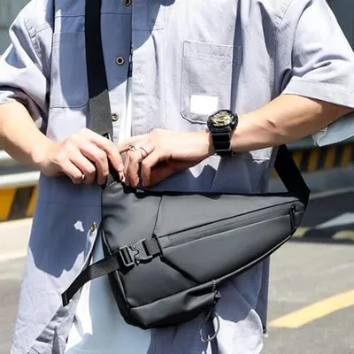 Produktbild von Umhängetasche für Herren, wasserdichter Slingbag für Männer | Wasserabweisende Brusttasche, dreieckige Motorrad-Chest-Tasche für Outdoor-Sportarten