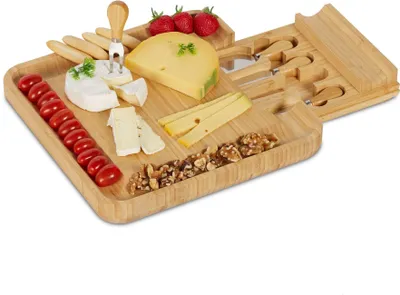 Productafbeelding van Een bamboe kaasplank met een set van 4 bestekstukken