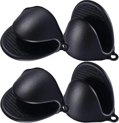 Produktbild von Famanu Ofenhandschuhe hitzebeständig und Pannenlappen, Set aus 4 Stück, 18 cm x 18 cm, schwarz
