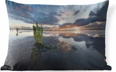 Produktbild von MuchoWow® Outdoor Kissen - Meer - Watteninseln - Luft - 50x30 cm - Wetterfest - Lounge Kissen - Sofa kissen - Wohnzimmer Dekoration
