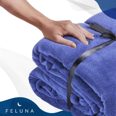Produktbild von Feluna XXL Kuscheldecke 220 x 200 cm in Dunkelblau – Flauschige Wohndecke aus Korallenfleece mit Kaschmir-Feeling für Sofa & Bett